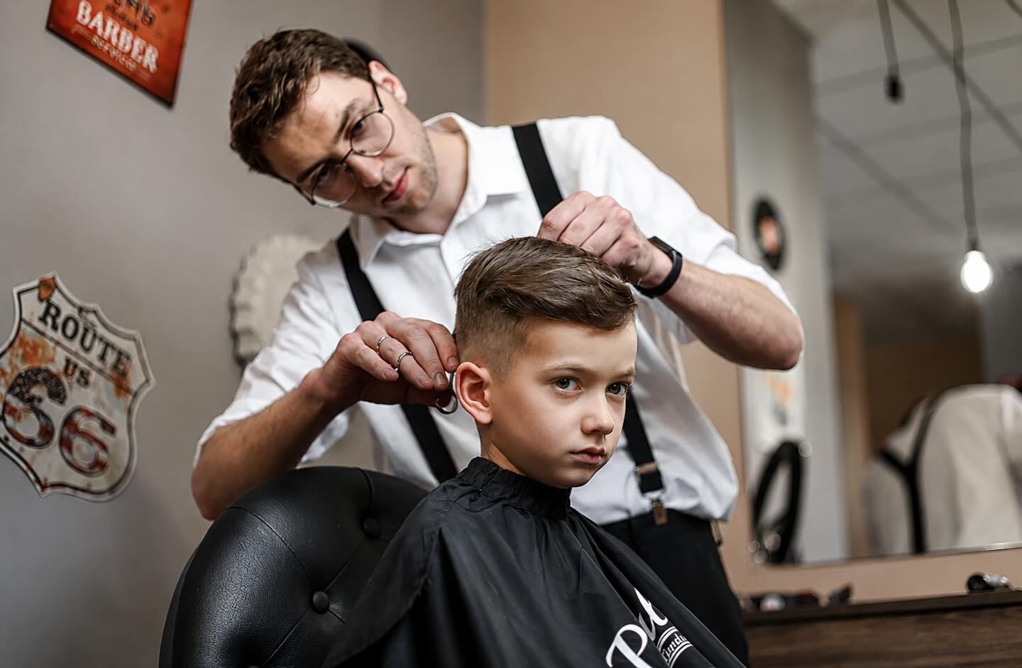 Tijeras de barbero, el oficio de Barbería Particular